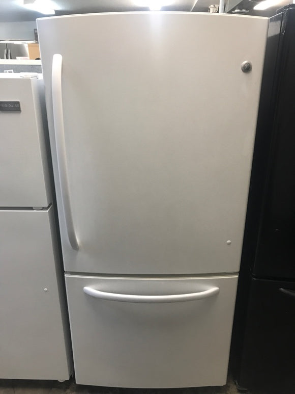GE - 20 Cu.ft - White - Refrigerator Bottom Freezer - Gbscohcxarww - Refurbished - 4494